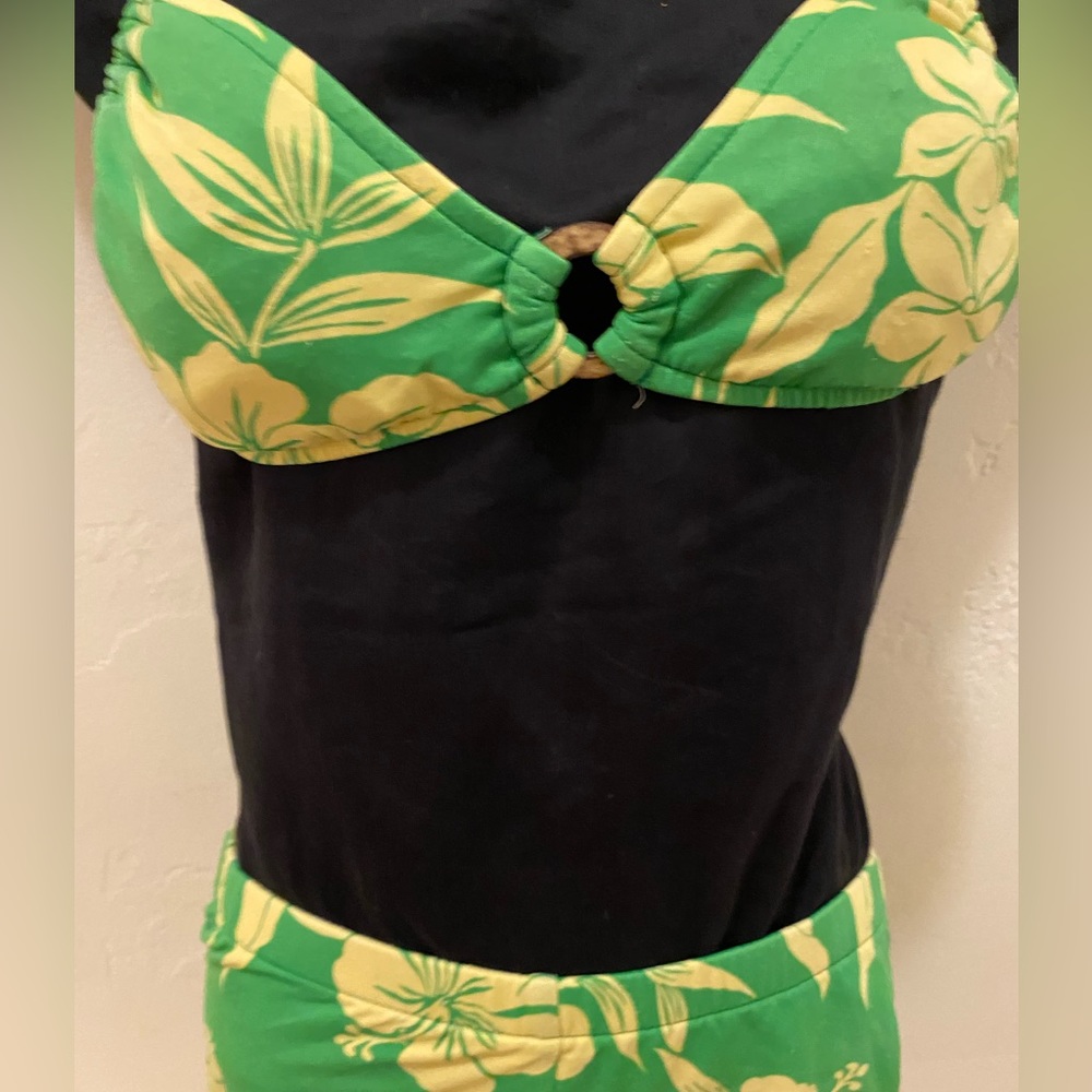 Bikini & Wrap - Picture 5 of 9